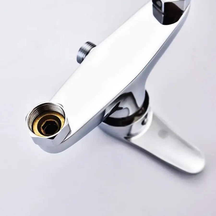 Μπαταρία ντους χρωματισμένου τοίχου