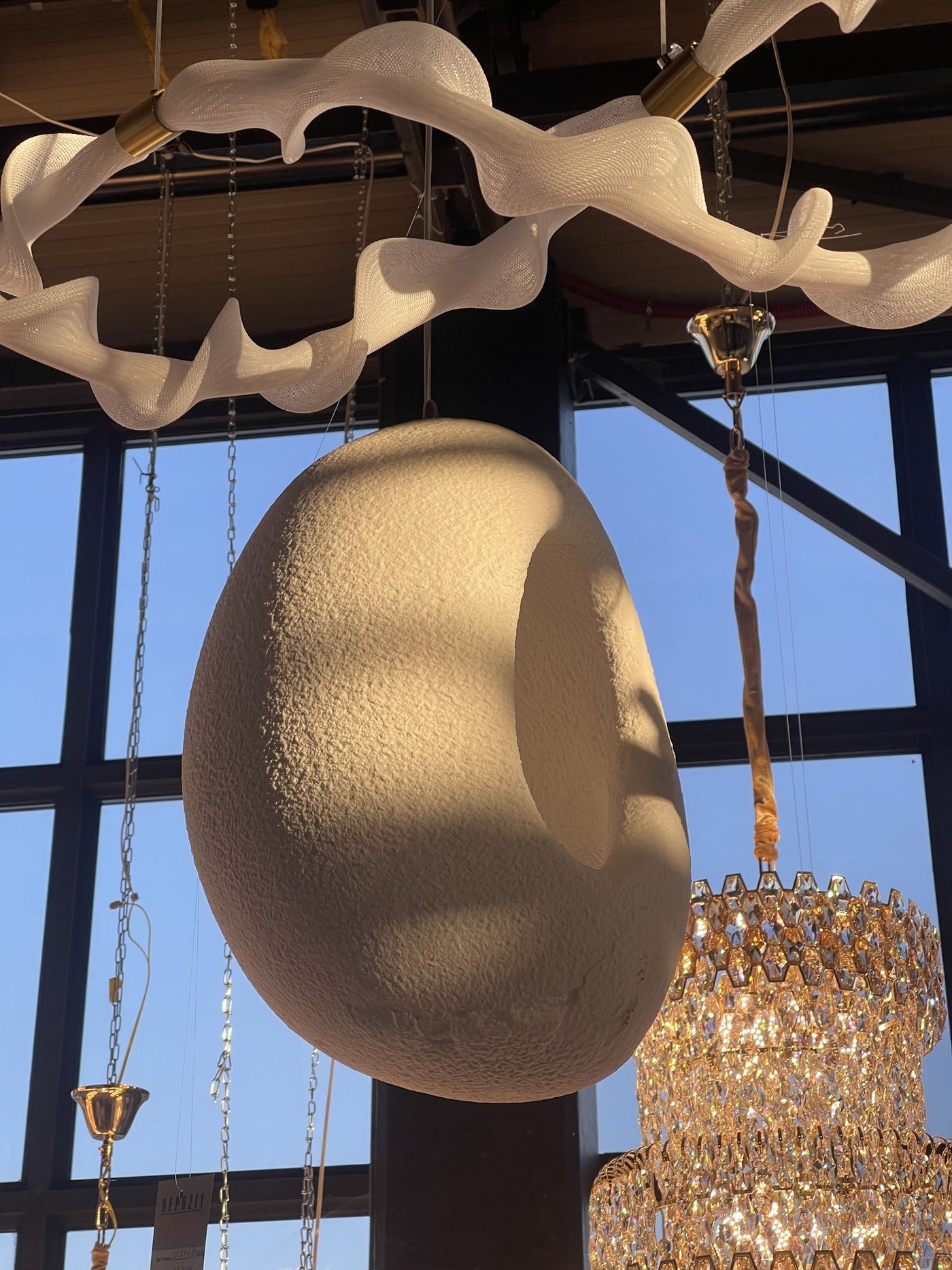 Φωτιστικά design στο showroom της Alessandro Design στο Afumați