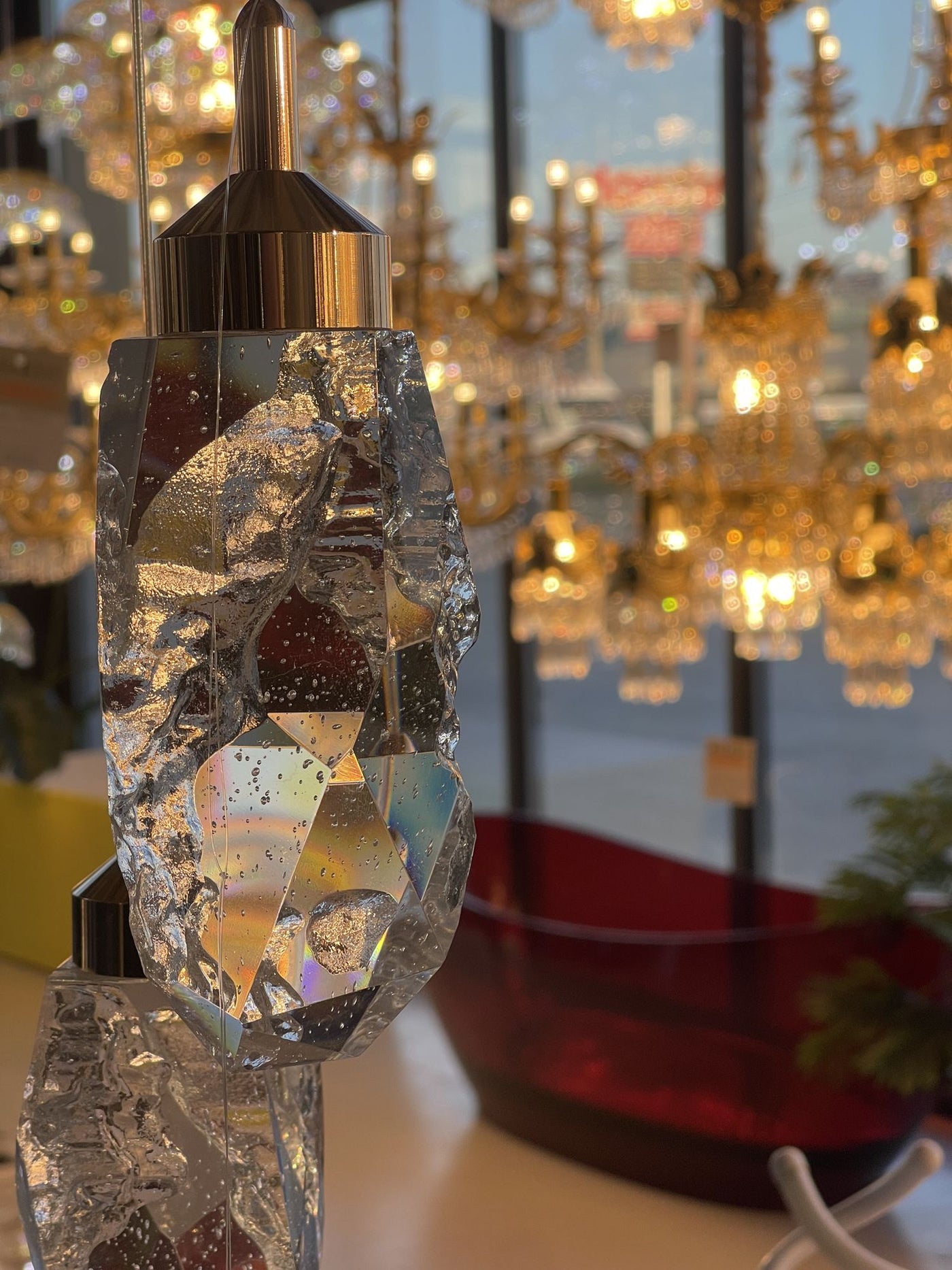 Φωτιστικά design στο showroom της Alessandro Design στο Afumați